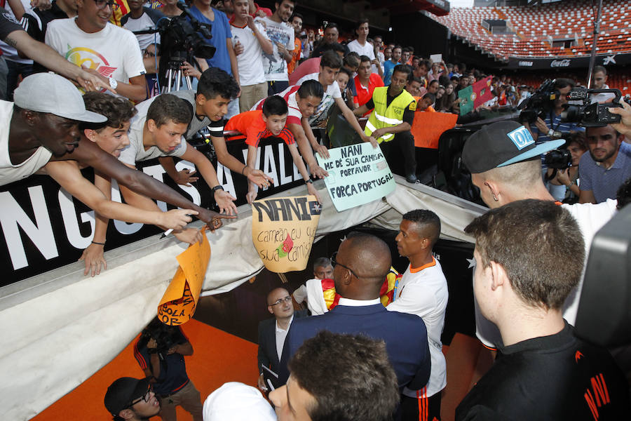 Fotos de la presentación de Nani, nuevo jugador del Valencia CF