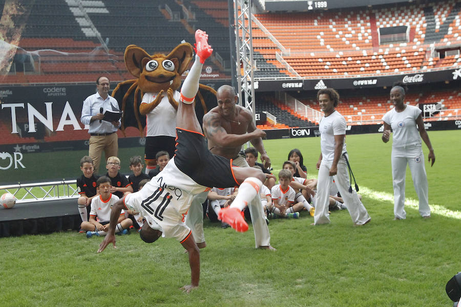 Fotos de la presentación de Nani, nuevo jugador del Valencia CF