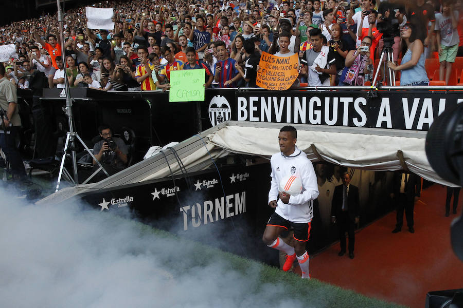 Fotos de la presentación de Nani, nuevo jugador del Valencia CF