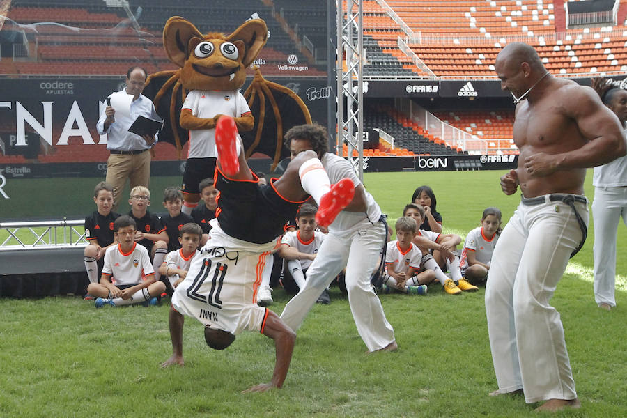 Fotos de la presentación de Nani, nuevo jugador del Valencia CF