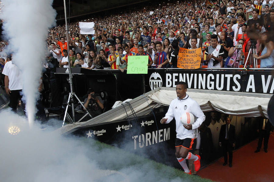 Fotos de la presentación de Nani, nuevo jugador del Valencia CF
