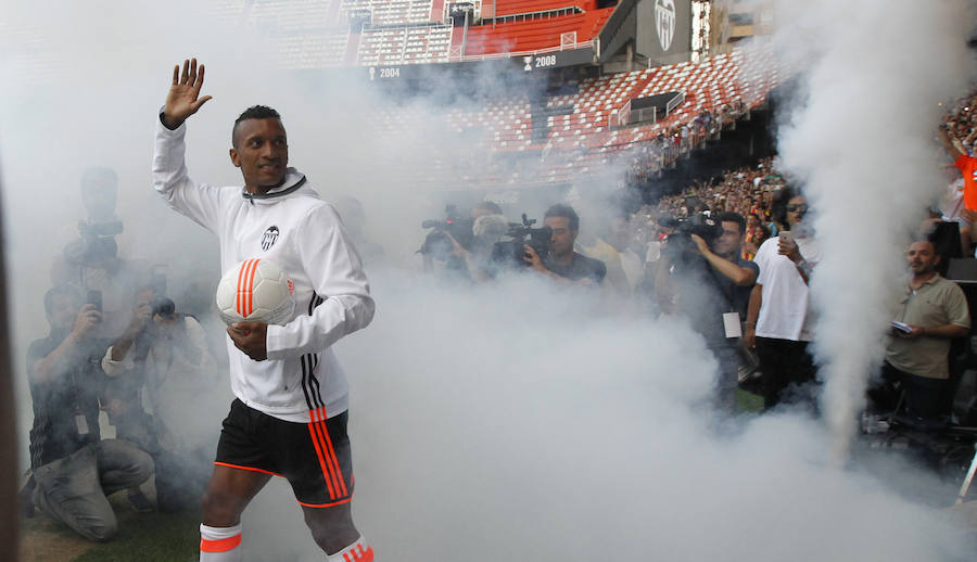 Fotos de la presentación de Nani, nuevo jugador del Valencia CF