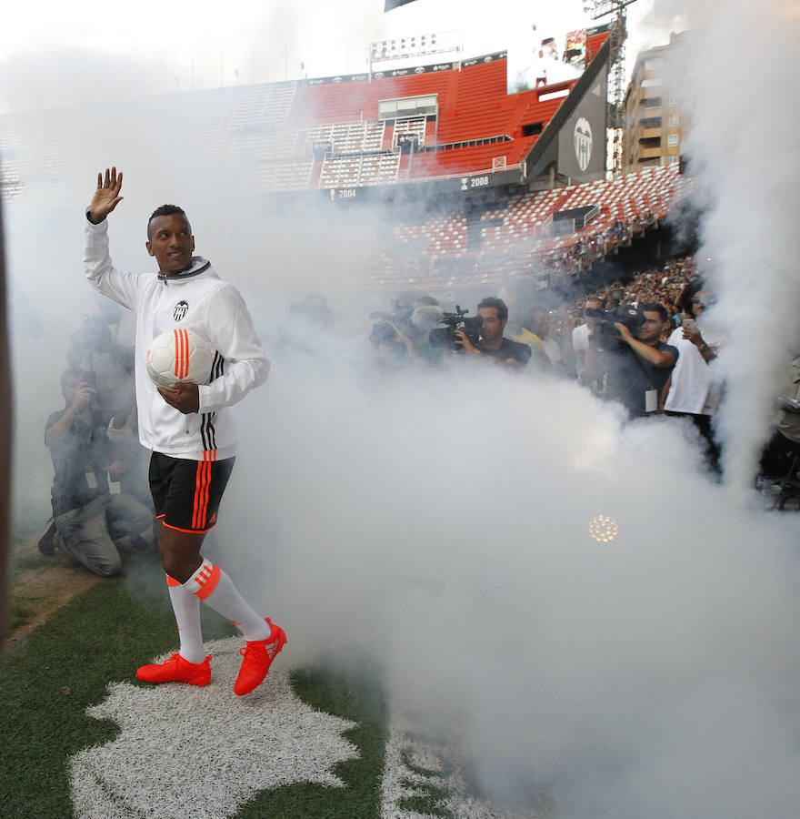 Fotos de la presentación de Nani, nuevo jugador del Valencia CF