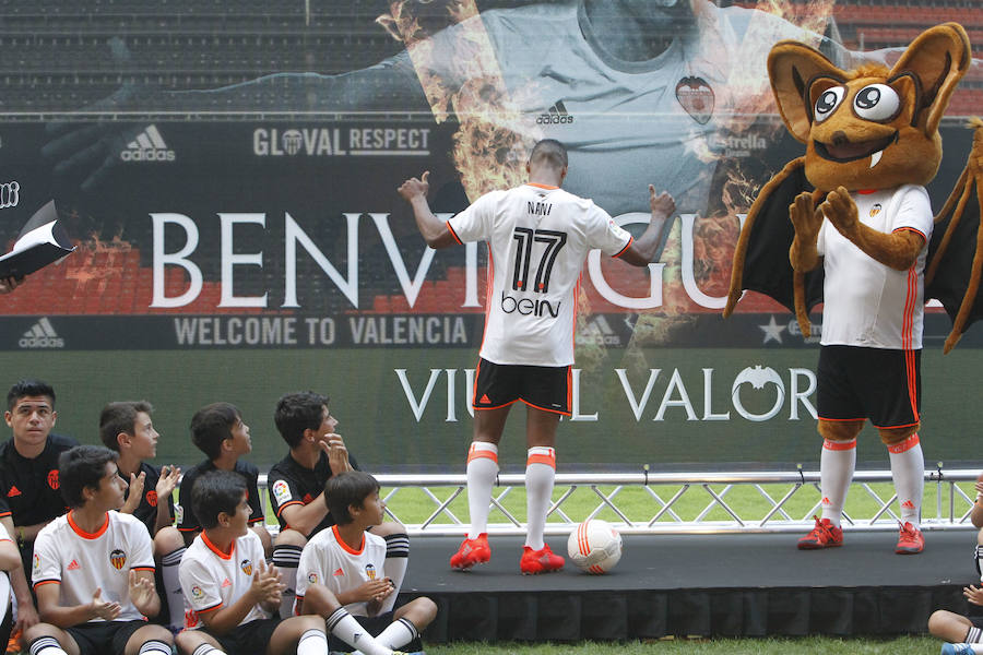 Fotos de la presentación de Nani, nuevo jugador del Valencia CF