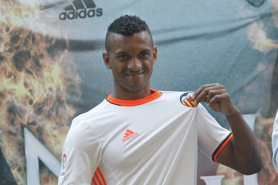 Fotos de la presentación de Nani, nuevo jugador del Valencia CF