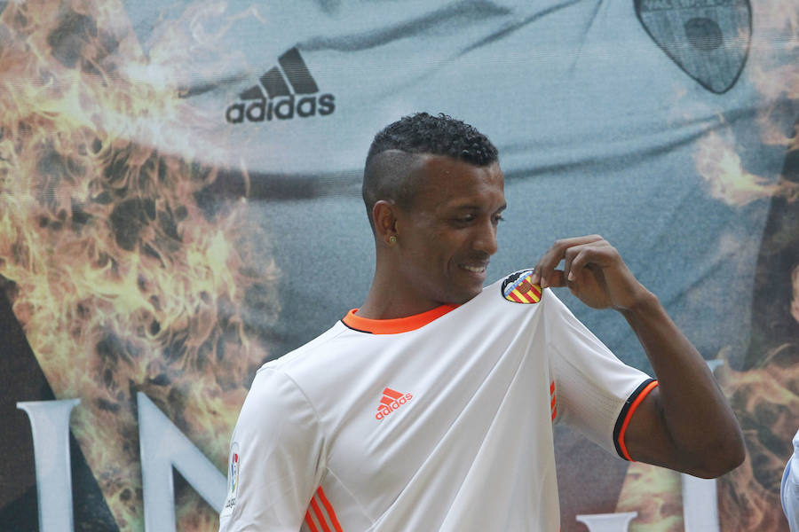 Fotos de la presentación de Nani, nuevo jugador del Valencia CF