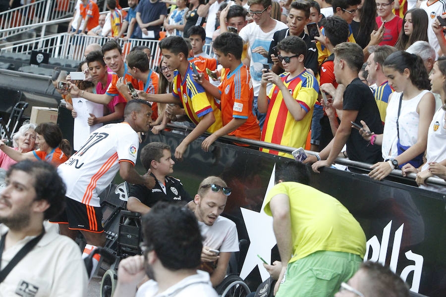 Fotos de la presentación de Nani, nuevo jugador del Valencia CF