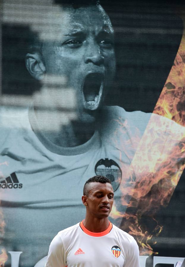 Fotos de la presentación de Nani, nuevo jugador del Valencia CF