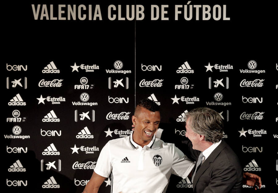 Fotos de la presentación de Nani, nuevo jugador del Valencia CF