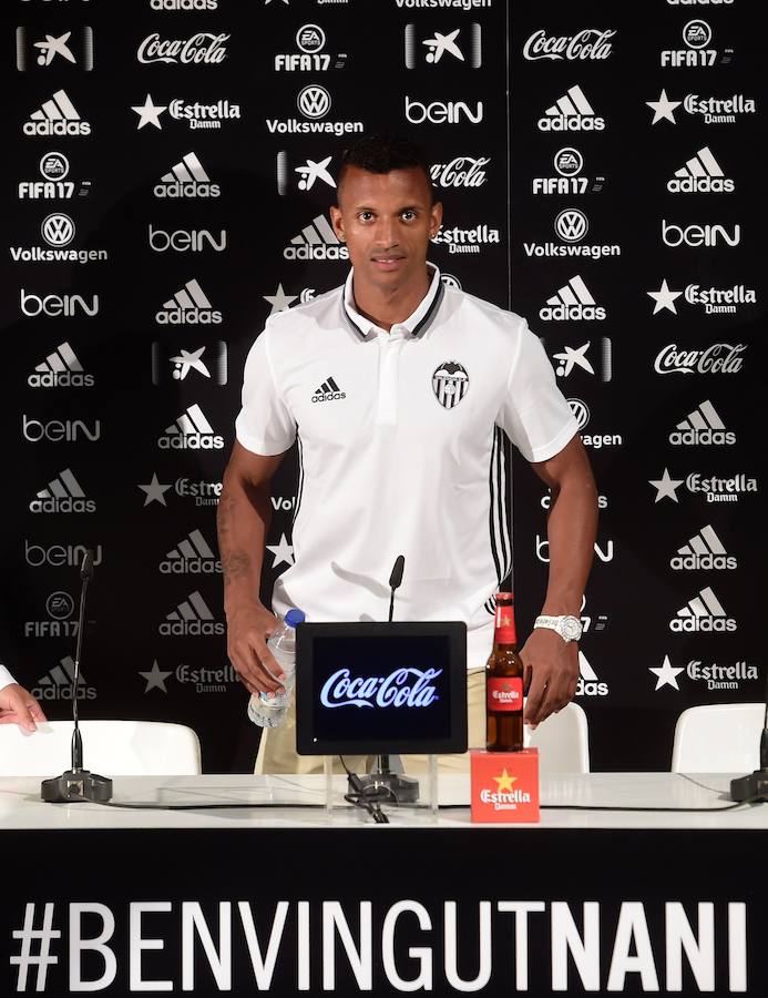 Fotos de la presentación de Nani, nuevo jugador del Valencia CF