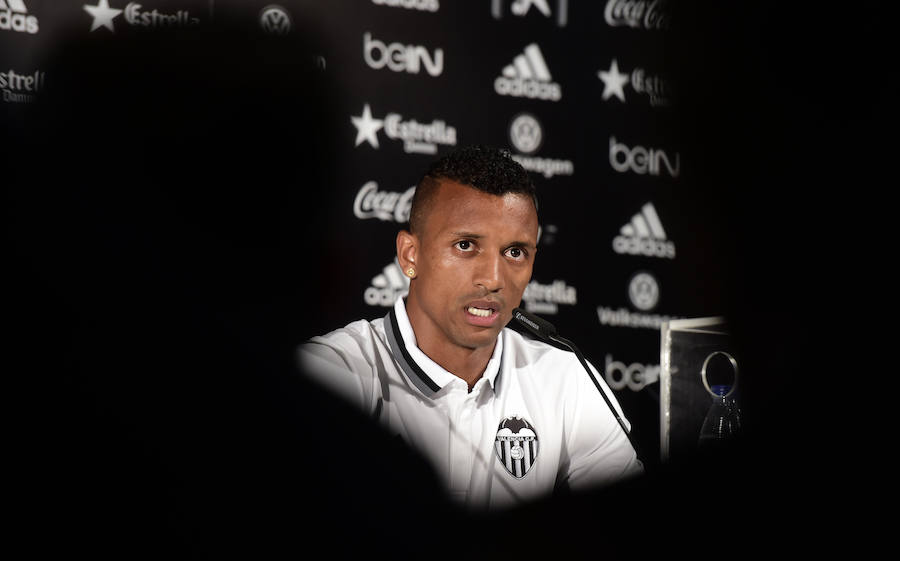 Fotos de la presentación de Nani, nuevo jugador del Valencia CF