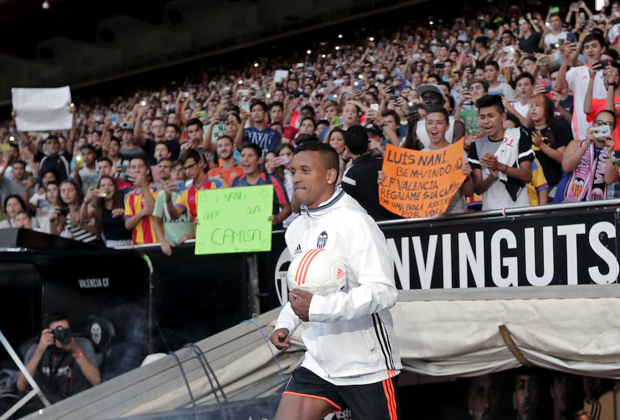 Fotos de la presentación de Nani, nuevo jugador del Valencia CF
