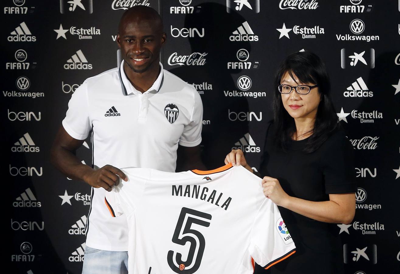 Fotos de la presentación de Garay y Mangala en Mestalla