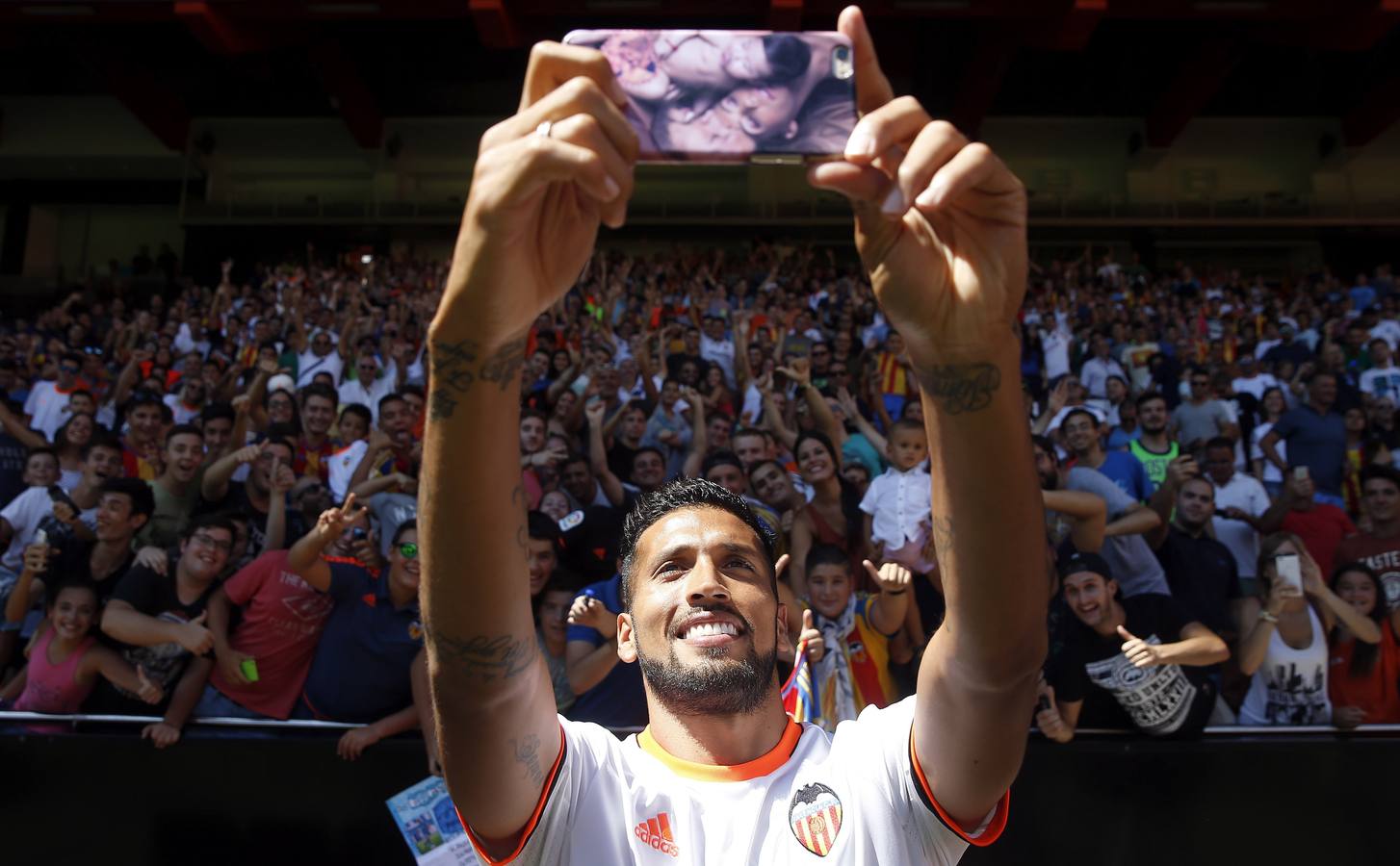 Fotos de la presentación de Garay y Mangala en Mestalla