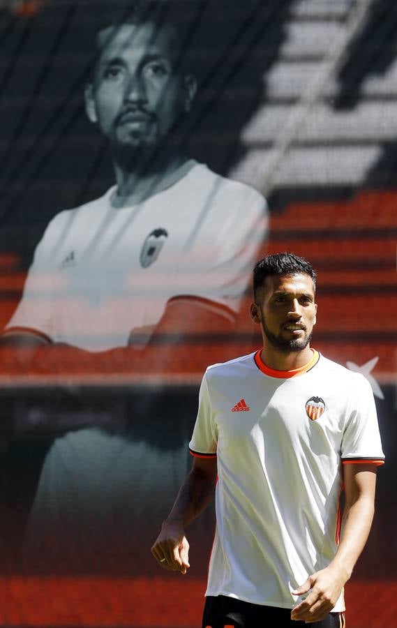 Fotos de la presentación de Garay y Mangala en Mestalla