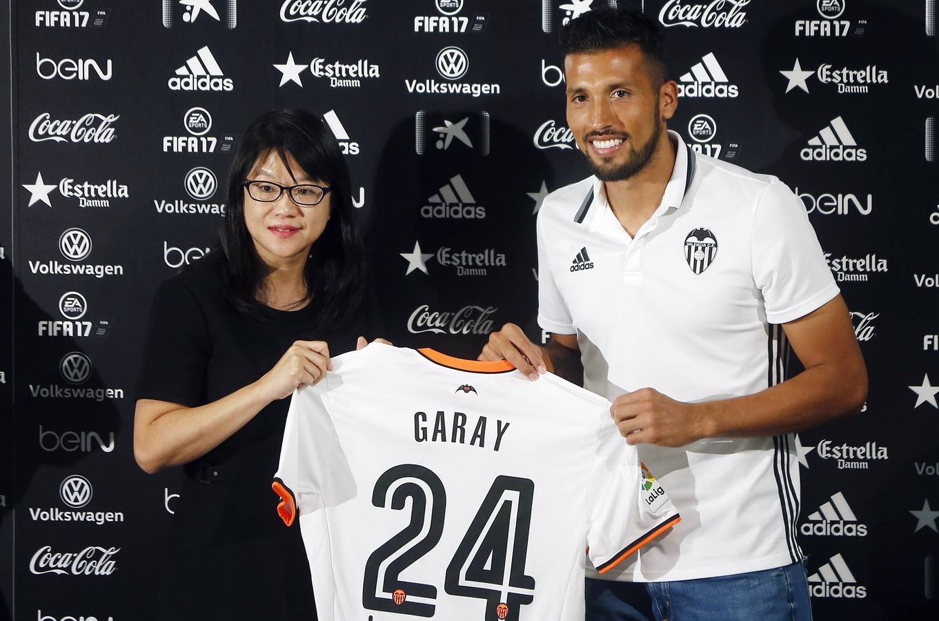 Fotos de la presentación de Garay y Mangala en Mestalla