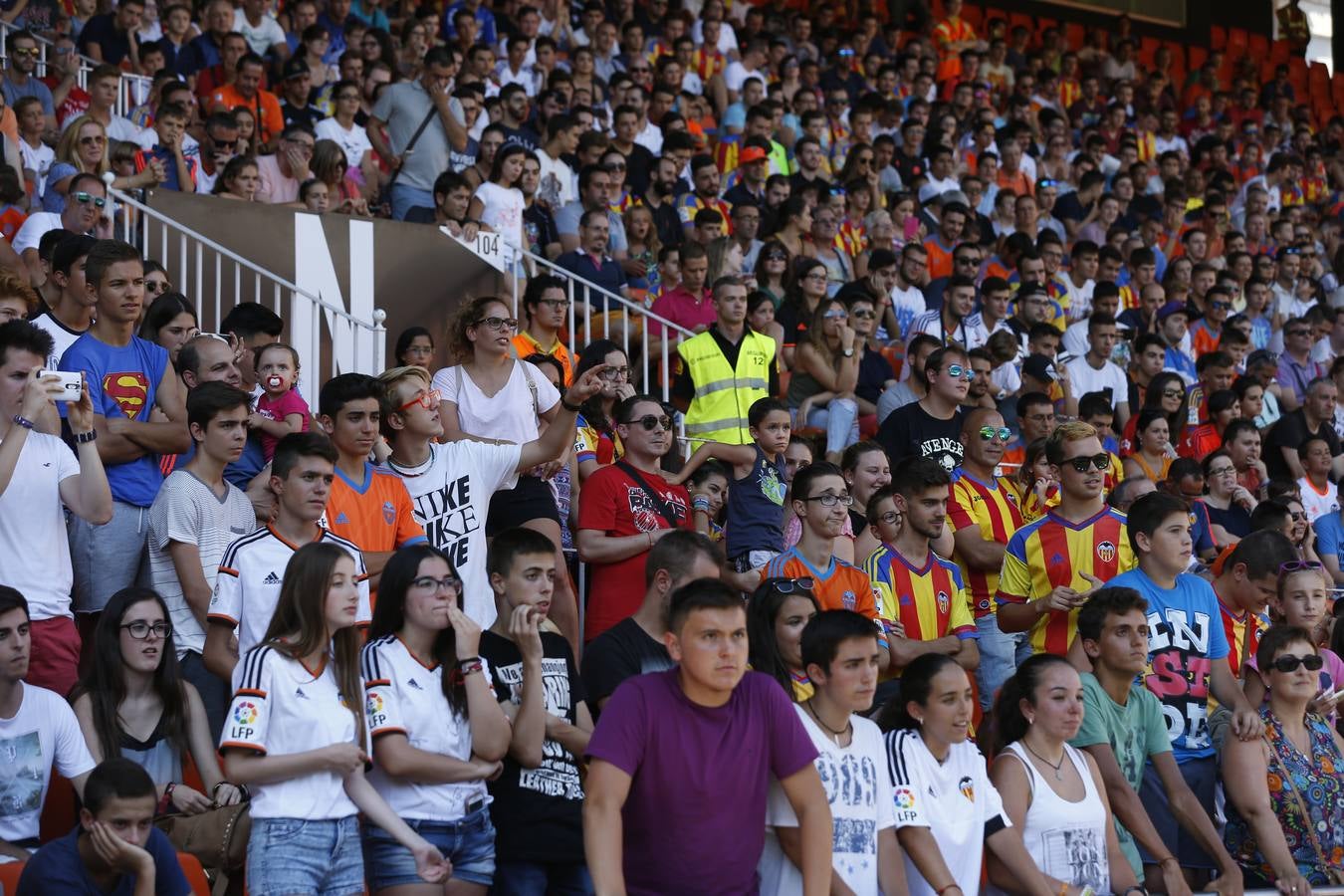 Fotos de la presentación de Garay y Mangala en Mestalla