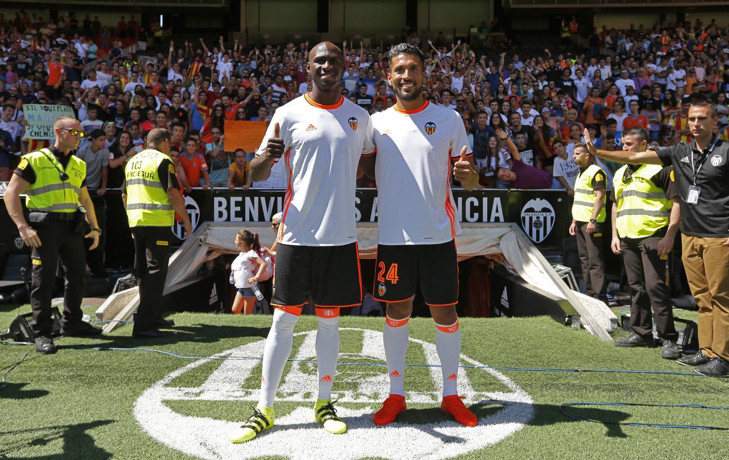 Fotos de la presentación de Garay y Mangala en Mestalla