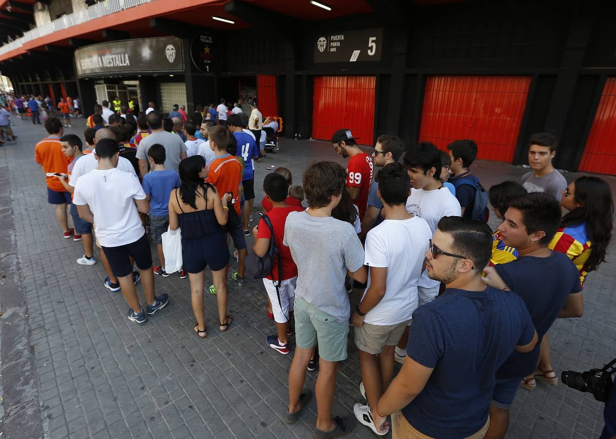 Fotos de la presentación de Garay y Mangala en Mestalla