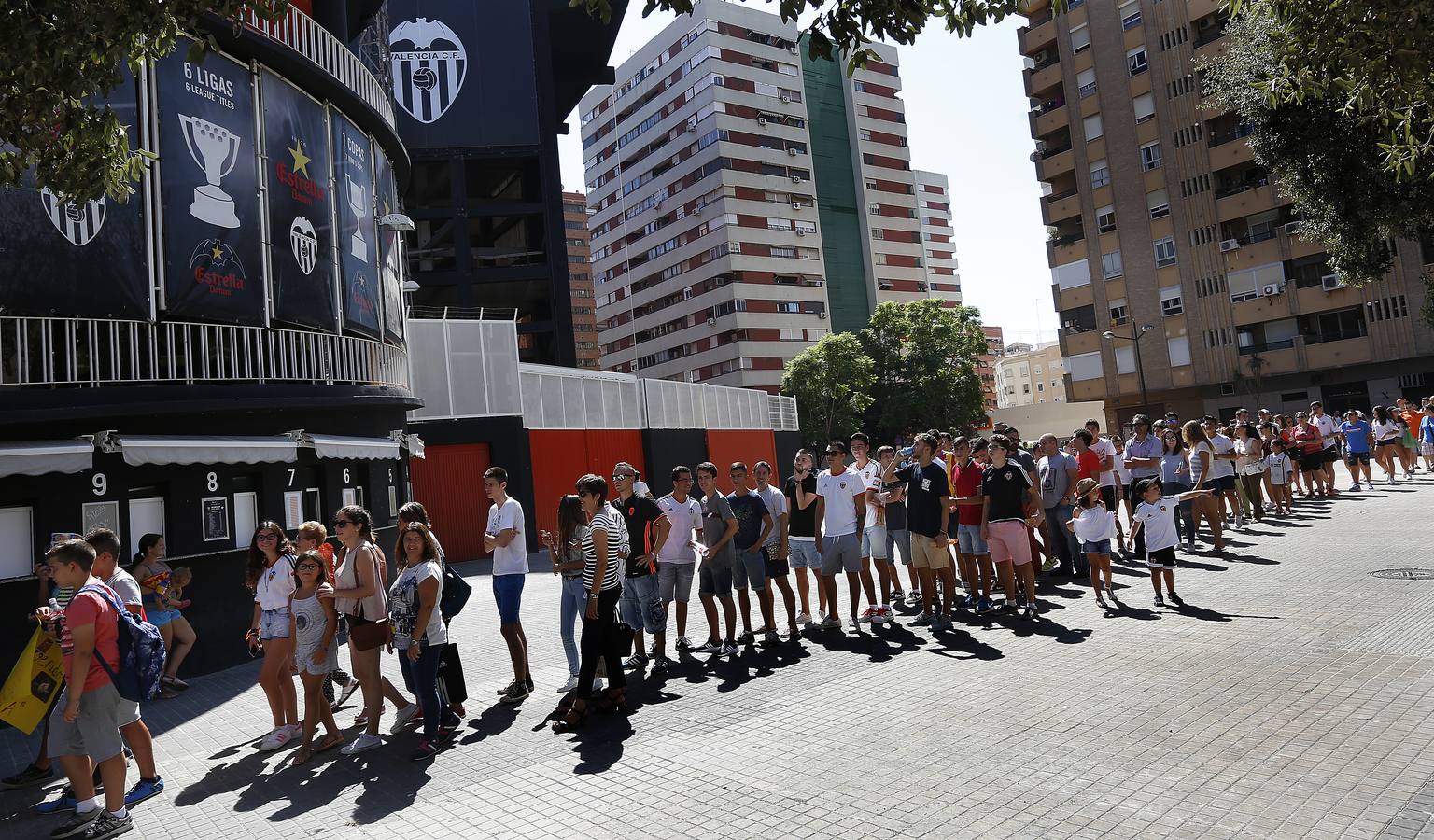 Fotos de la presentación de Garay y Mangala en Mestalla