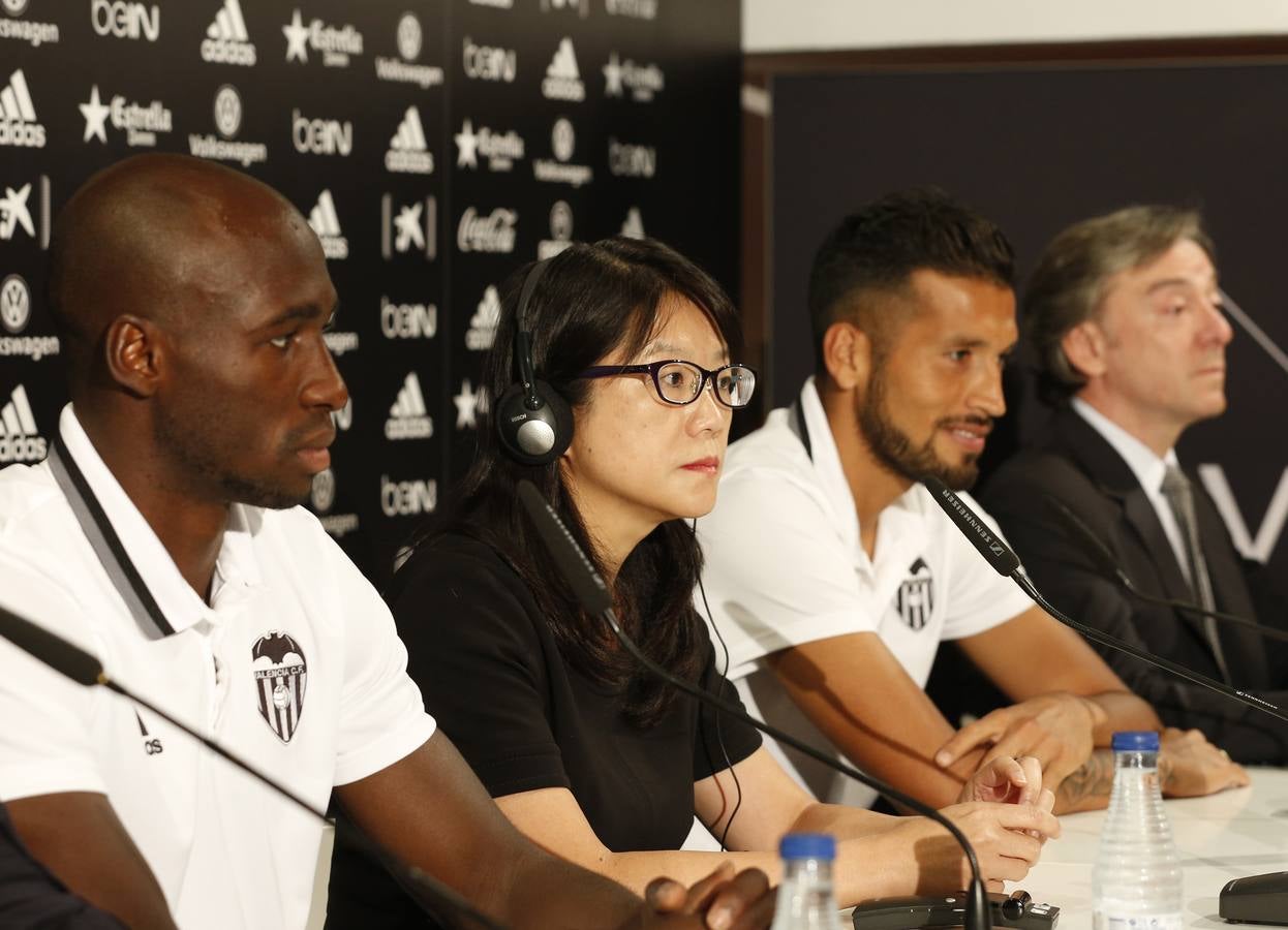 Fotos de la presentación de Garay y Mangala en Mestalla