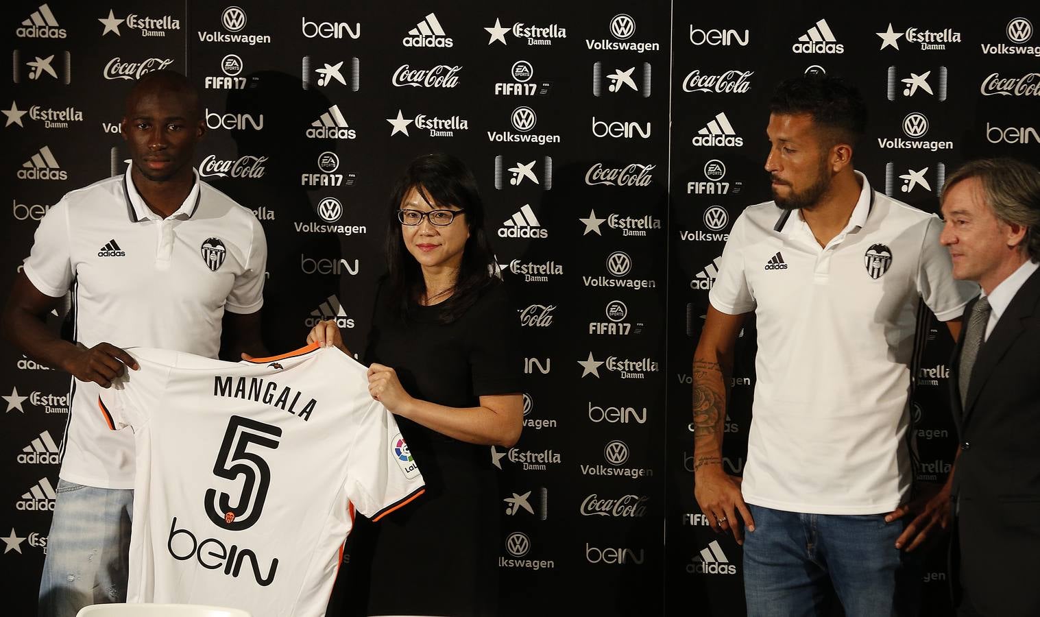 Fotos de la presentación de Garay y Mangala en Mestalla