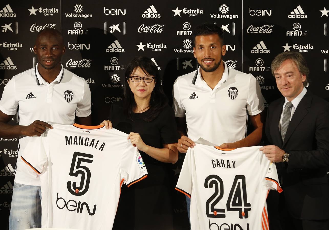 Fotos de la presentación de Garay y Mangala en Mestalla