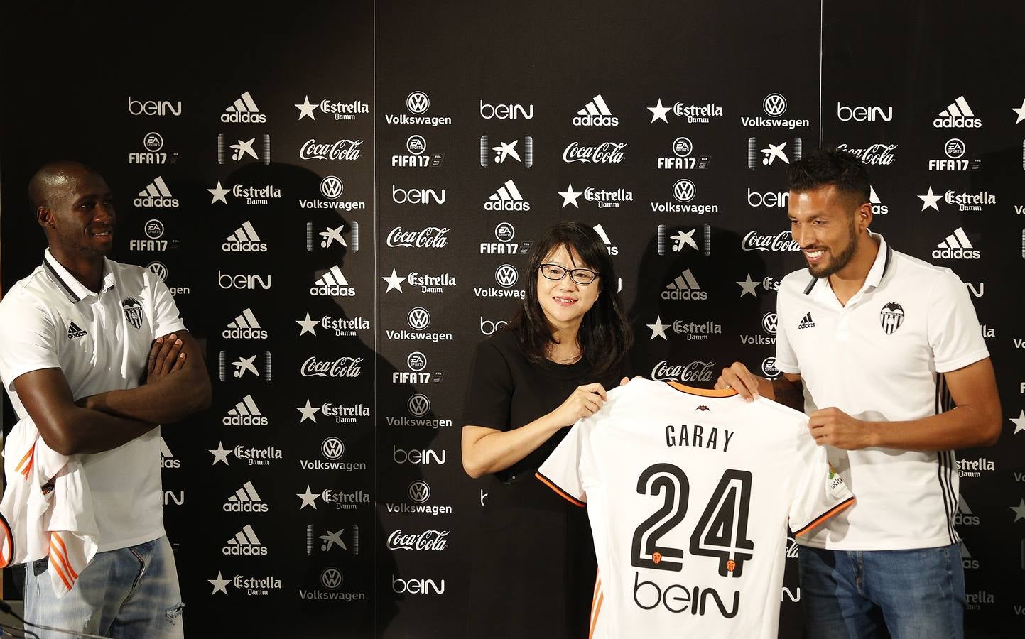 Fotos de la presentación de Garay y Mangala en Mestalla