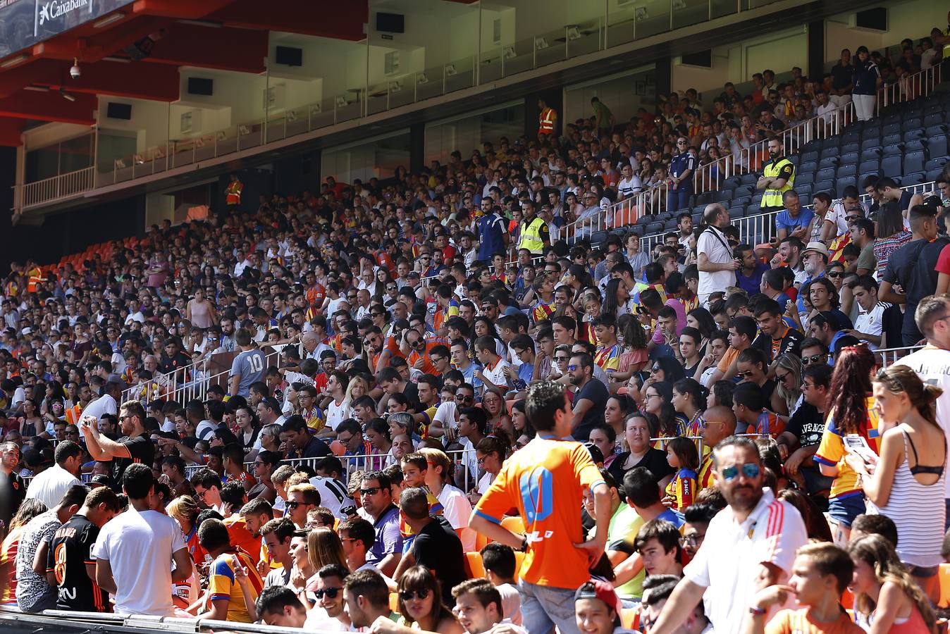 Fotos de la presentación de Garay y Mangala en Mestalla