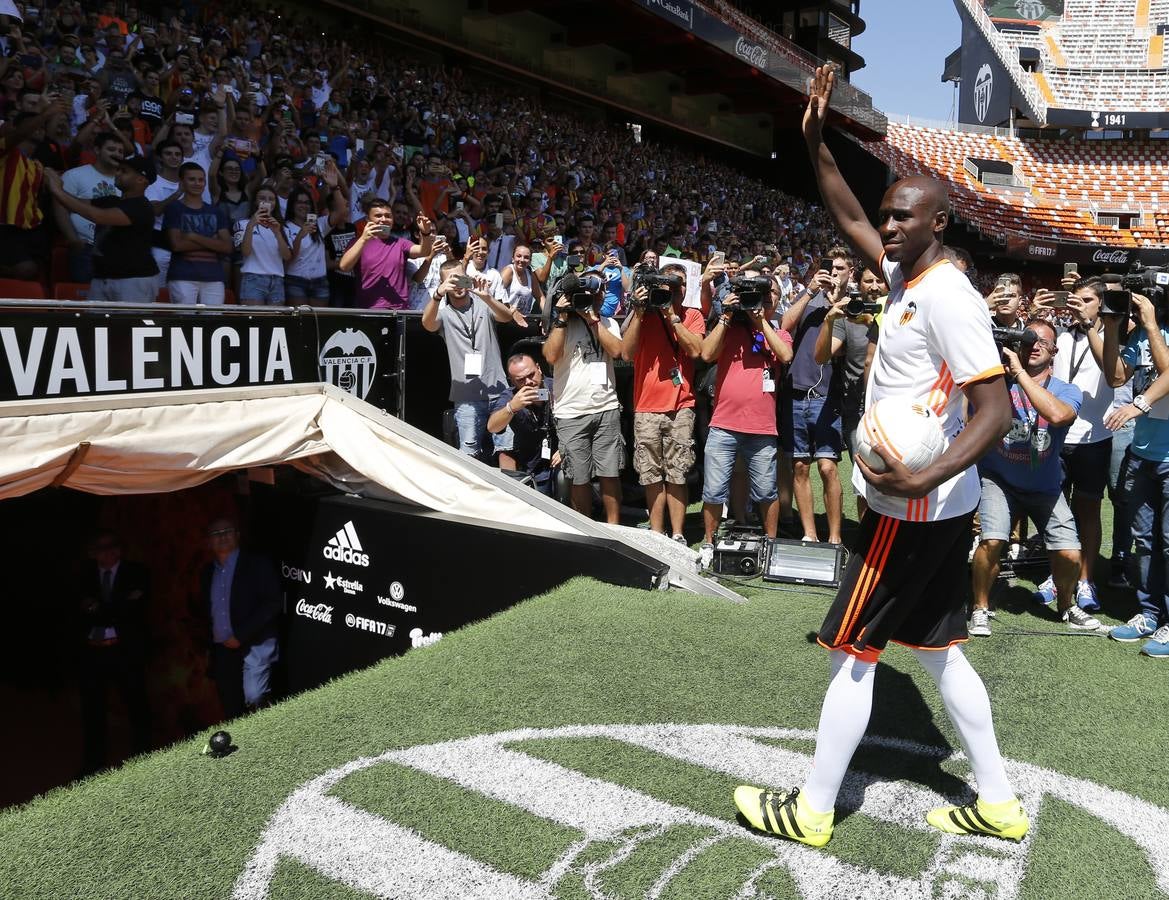 Fotos de la presentación de Garay y Mangala en Mestalla