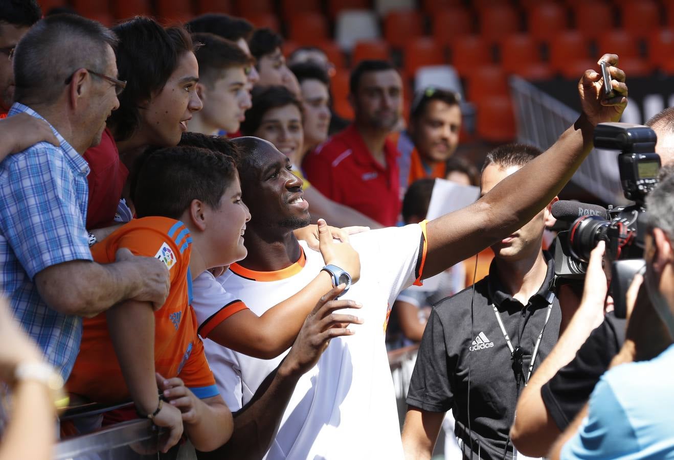 Fotos de la presentación de Garay y Mangala en Mestalla