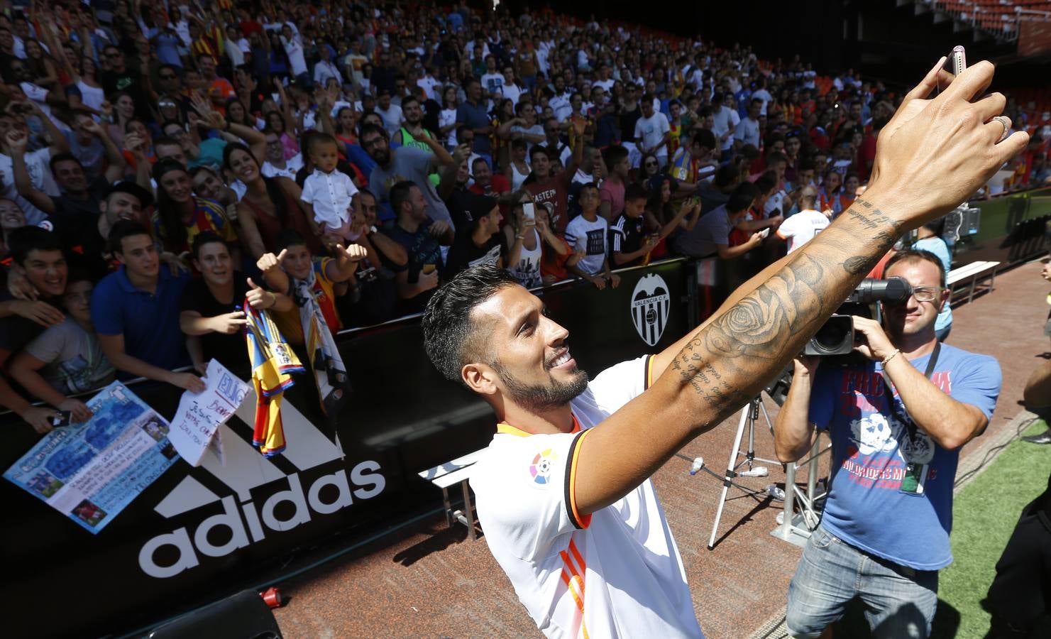 Fotos de la presentación de Garay y Mangala en Mestalla