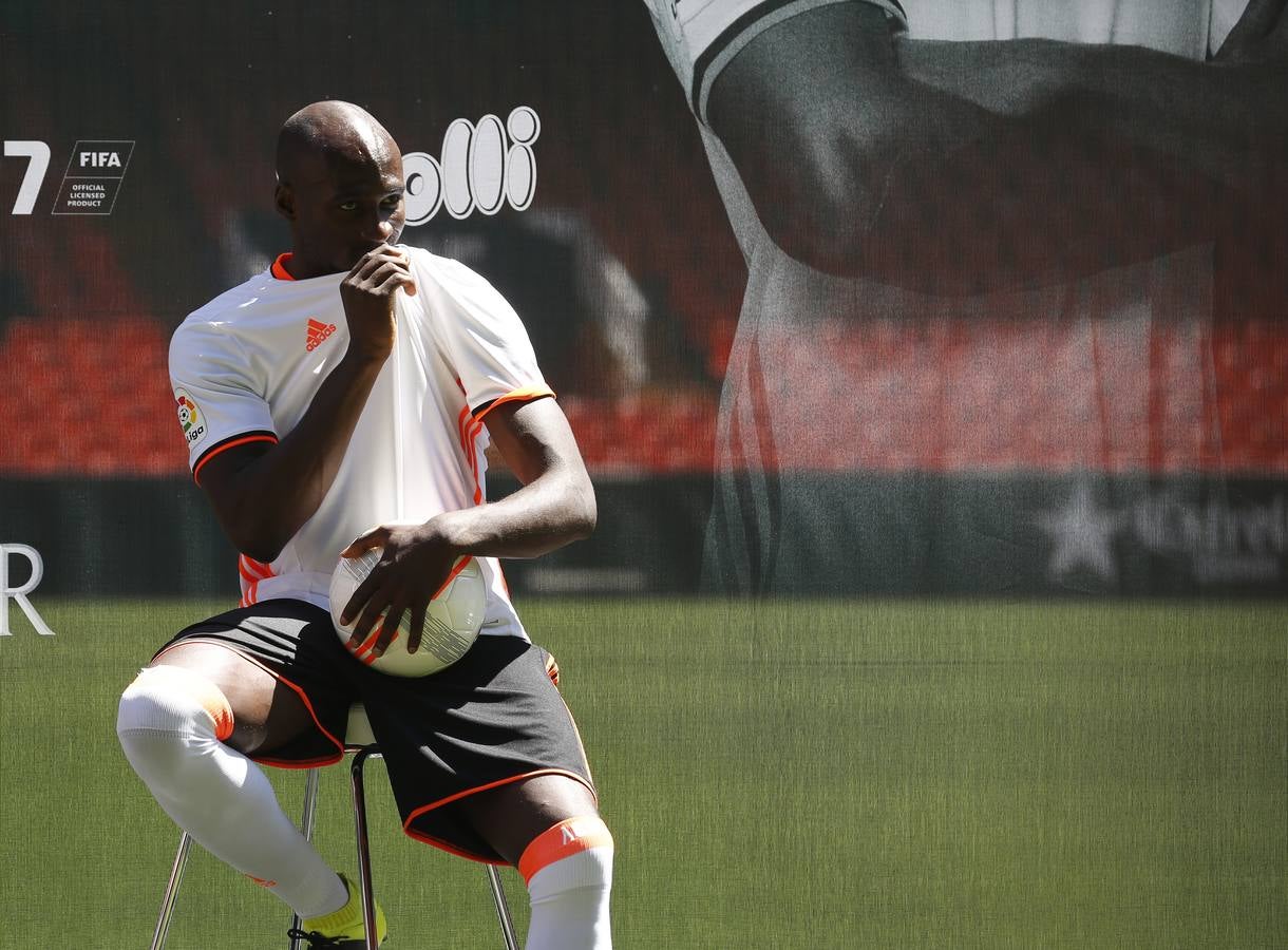 Fotos de la presentación de Garay y Mangala en Mestalla