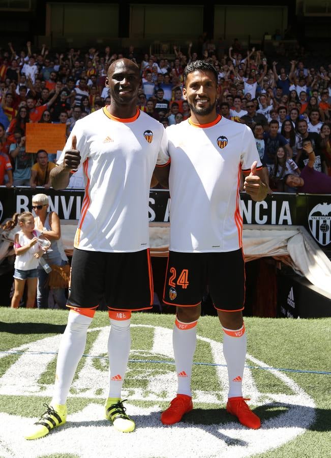 Fotos de la presentación de Garay y Mangala en Mestalla