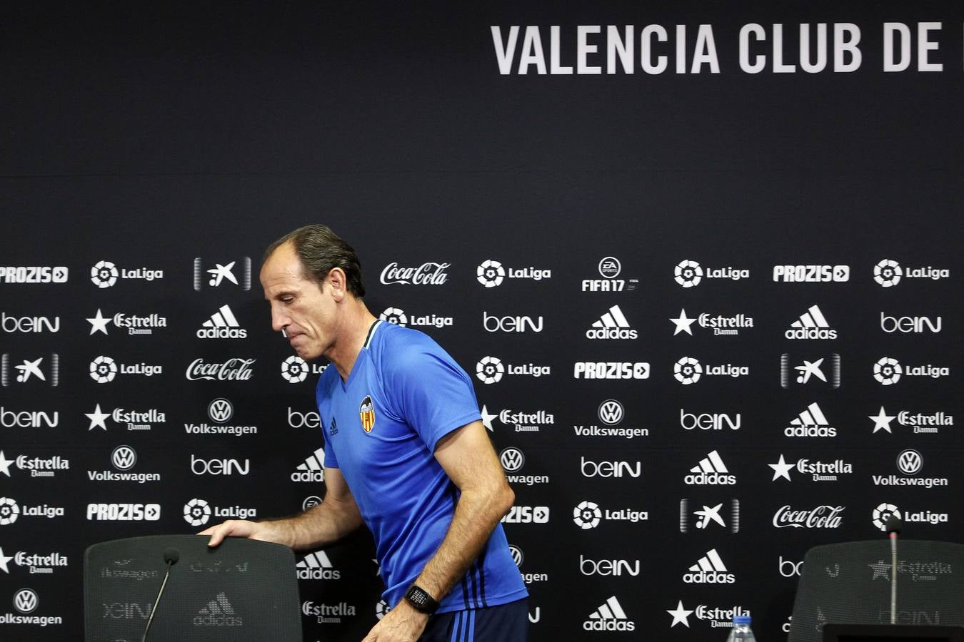 Fotos de la despedida de Pako Ayestarán del Valencia CF y del entrenamiento y rueda de prensa de Voro