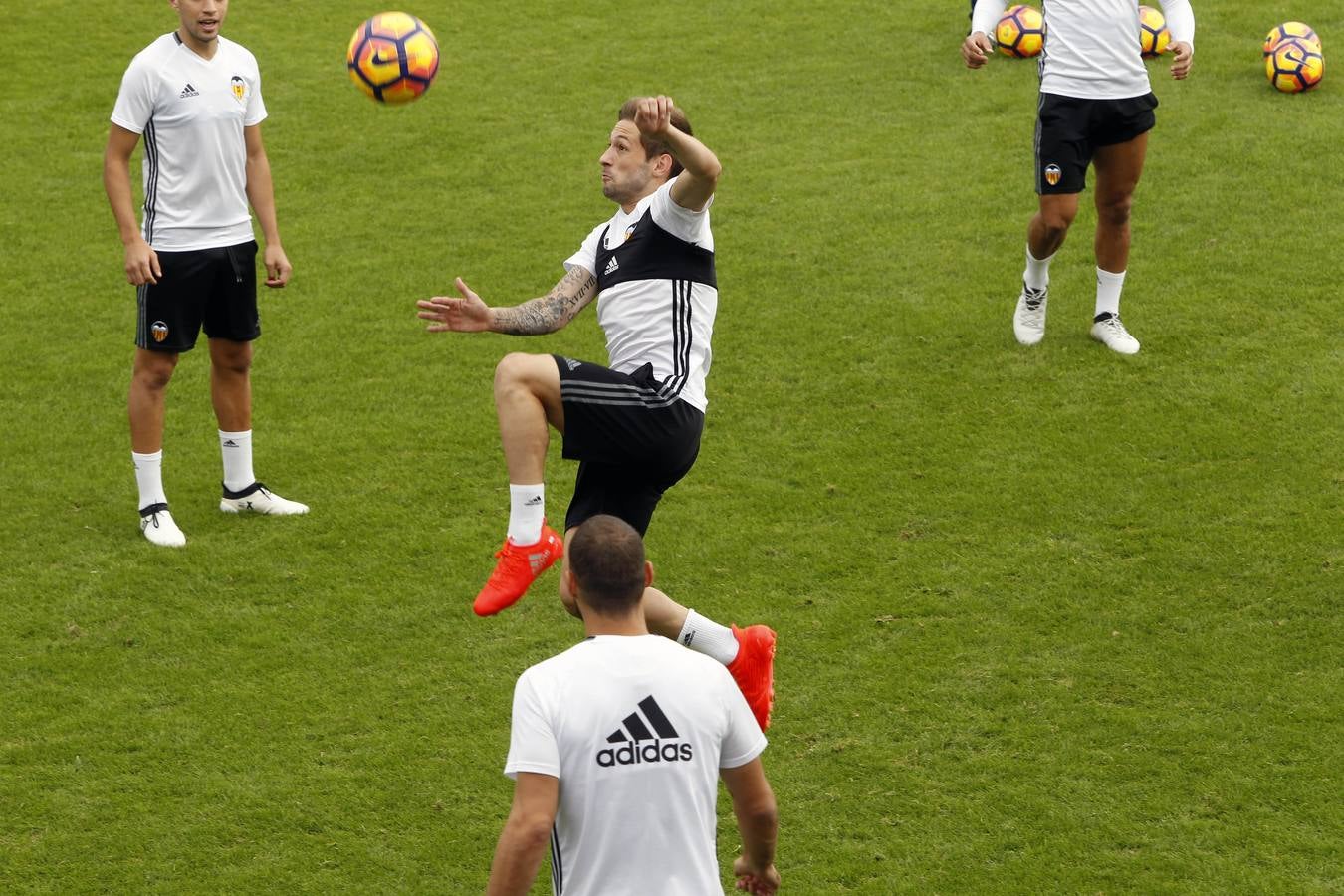 Fotos del entrenamiento del Valencia CF del viernes 4 de noviembre