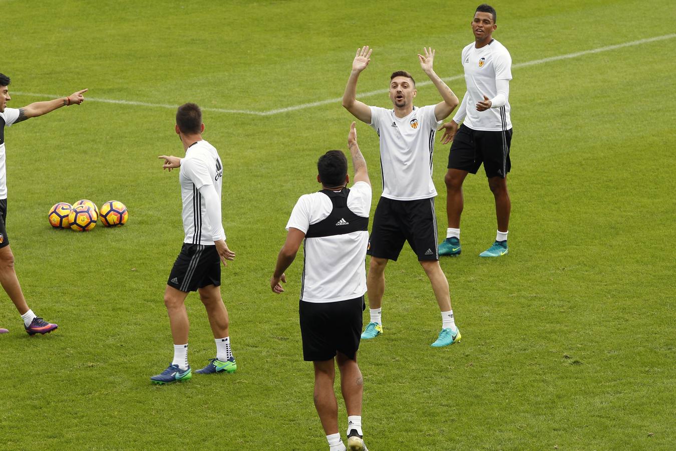 Fotos del entrenamiento del Valencia CF del viernes 4 de noviembre