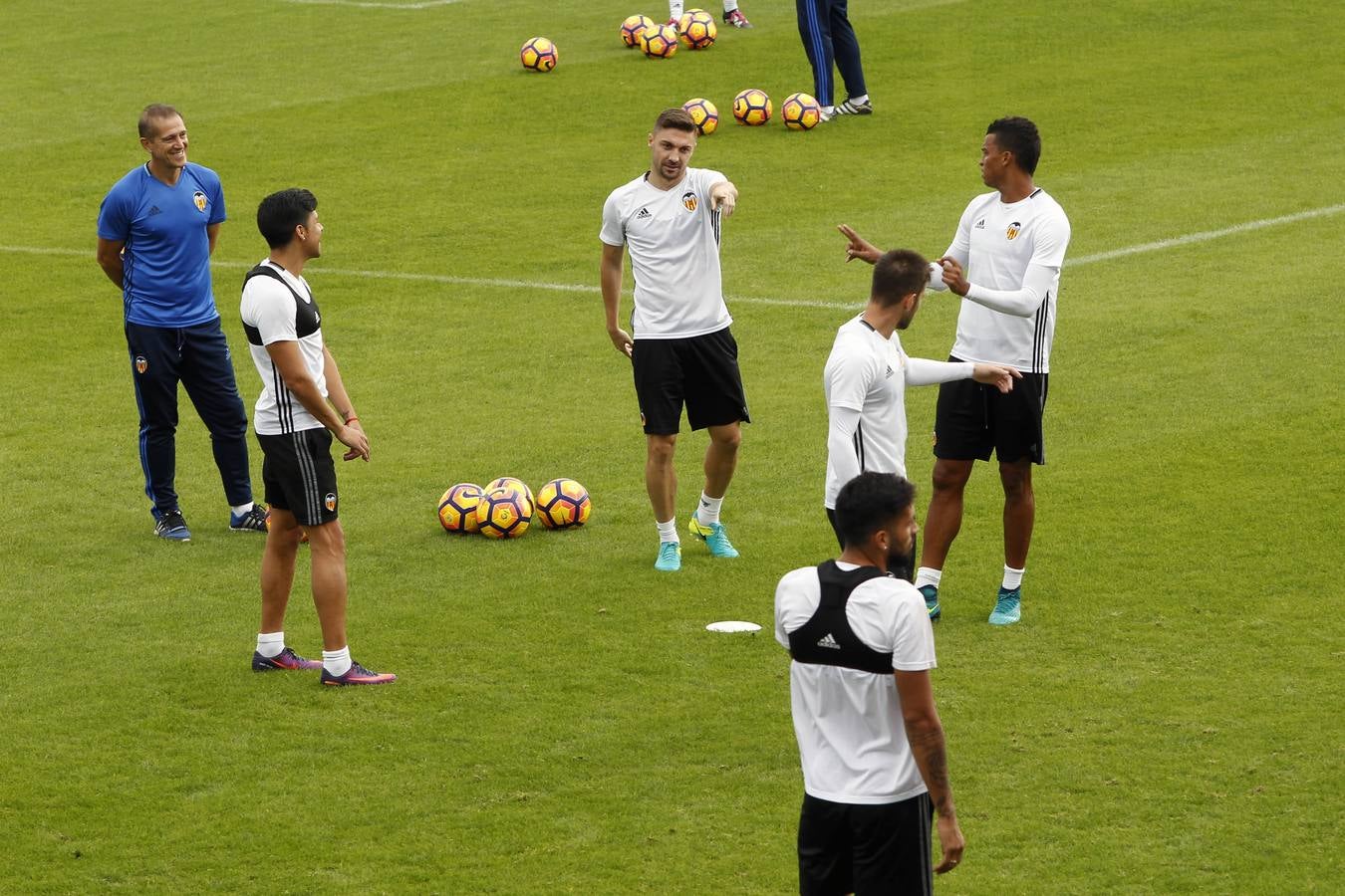 Fotos del entrenamiento del Valencia CF del viernes 4 de noviembre