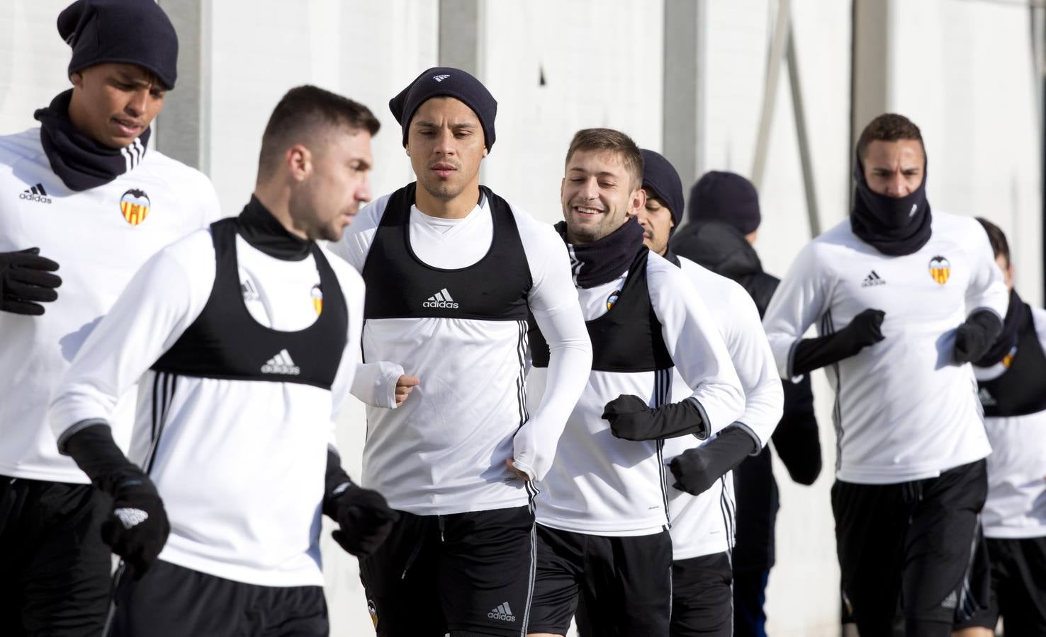 Fotos del entrenamiento del Valencia CF del viernes 30 de diciembre