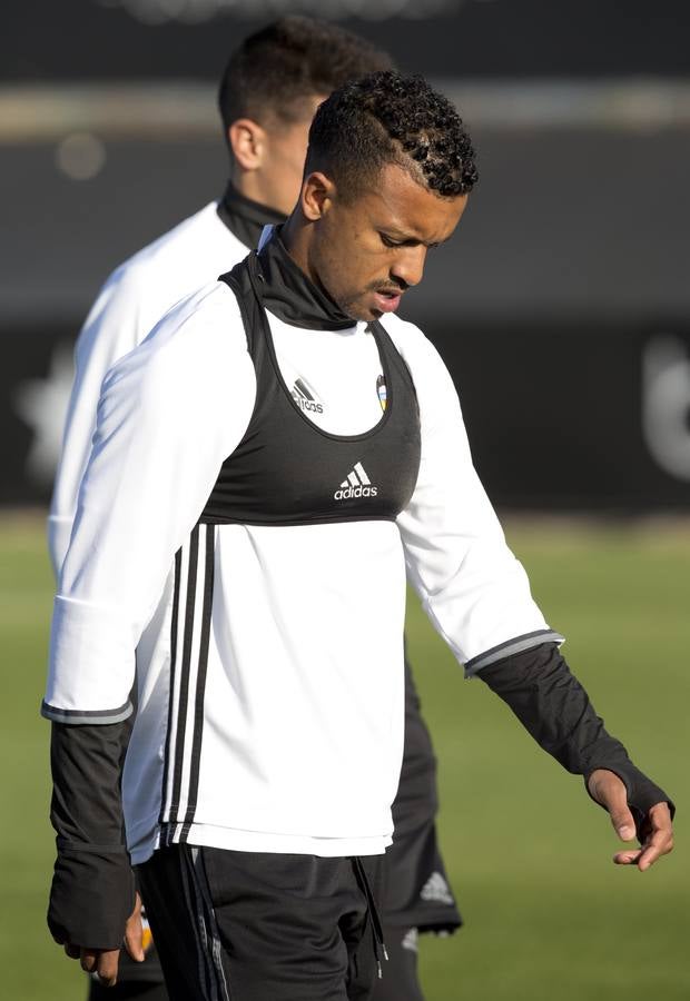 Fotos del entrenamiento del Valencia CF del viernes 30 de diciembre