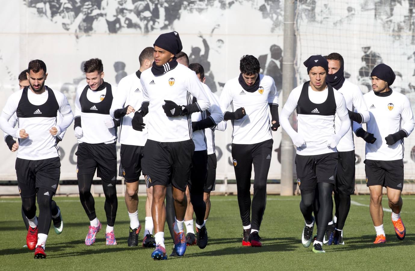 Fotos del entrenamiento del Valencia CF del viernes 30 de diciembre