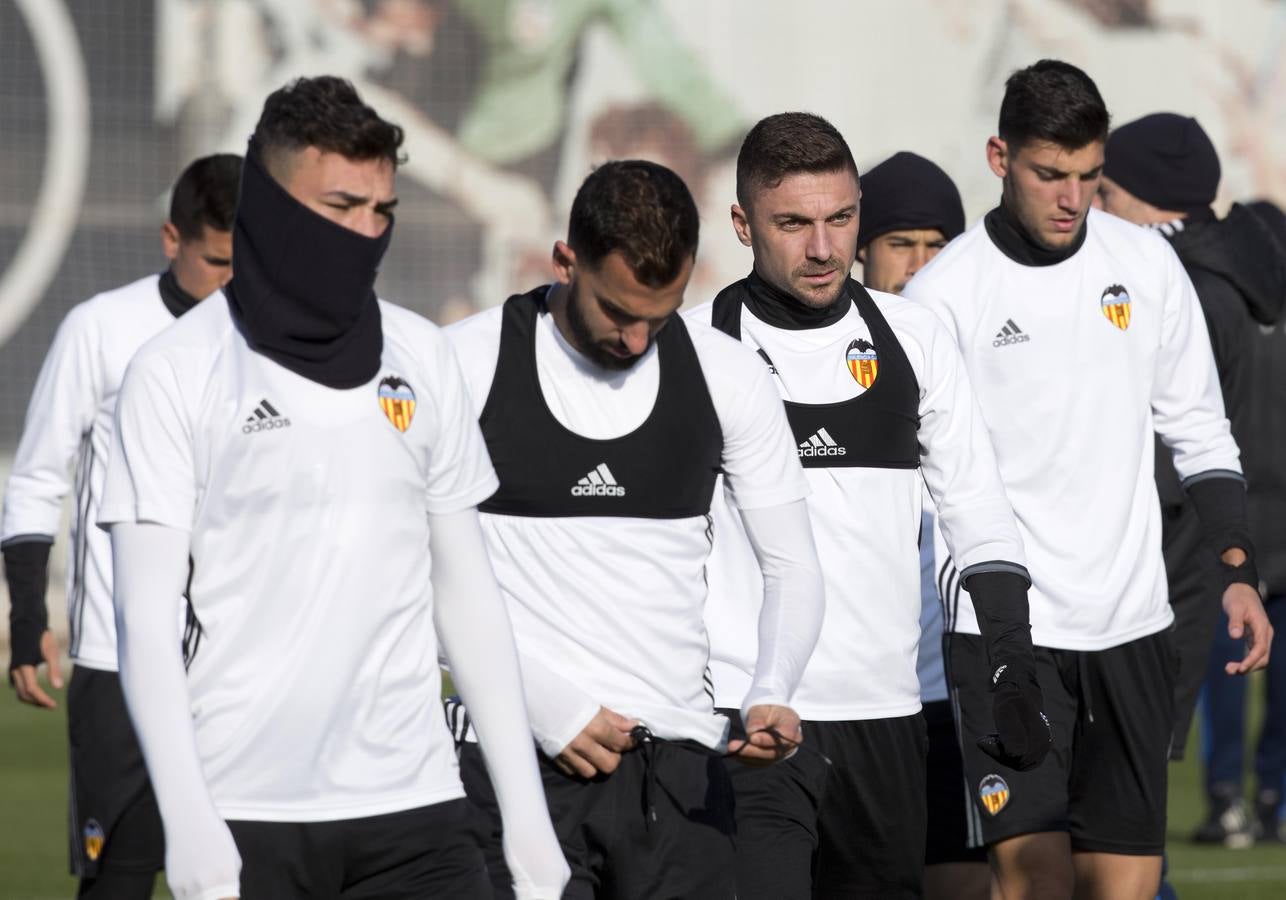 Fotos del entrenamiento del Valencia CF del viernes 30 de diciembre