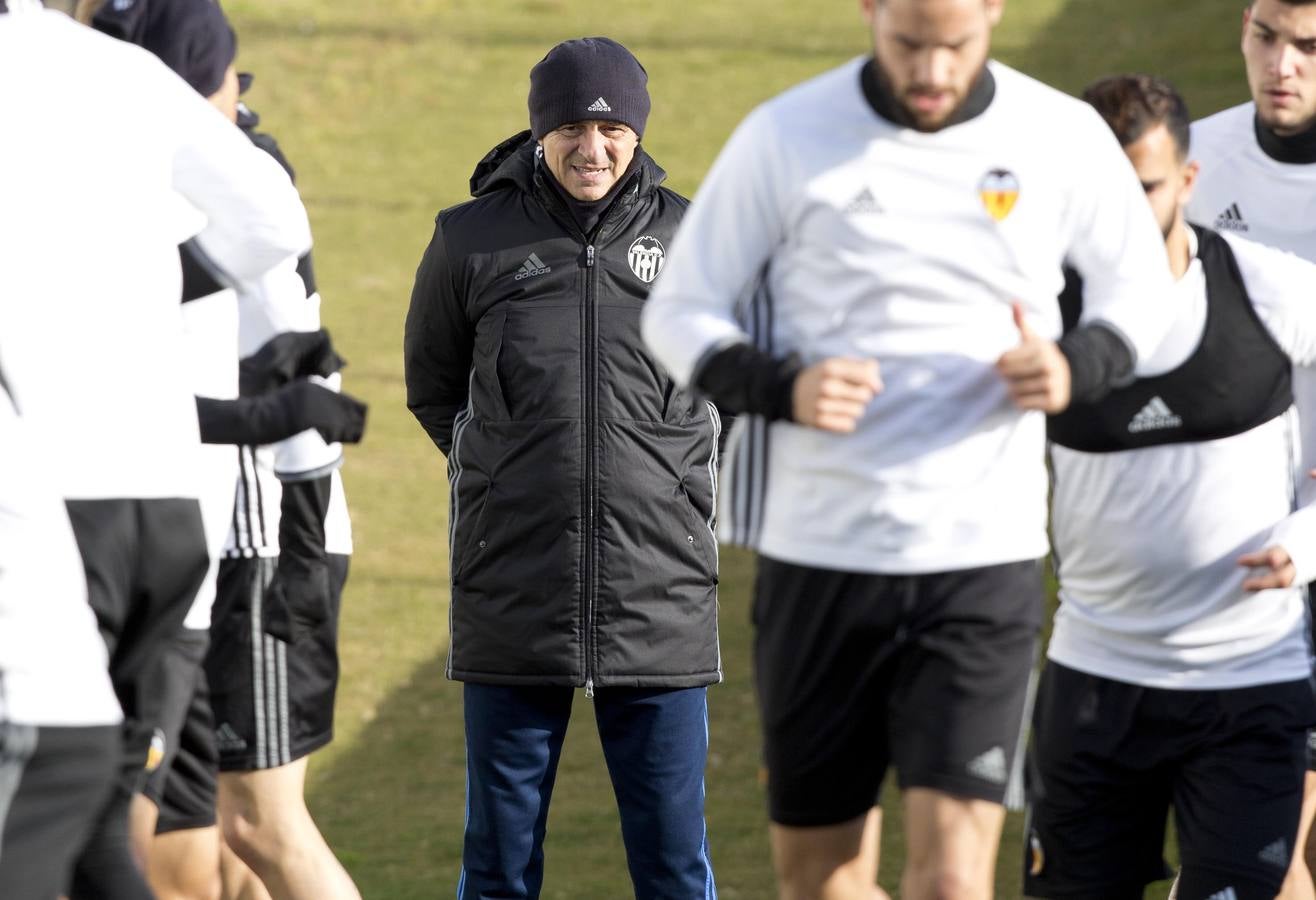 Fotos del entrenamiento del Valencia CF del viernes 30 de diciembre