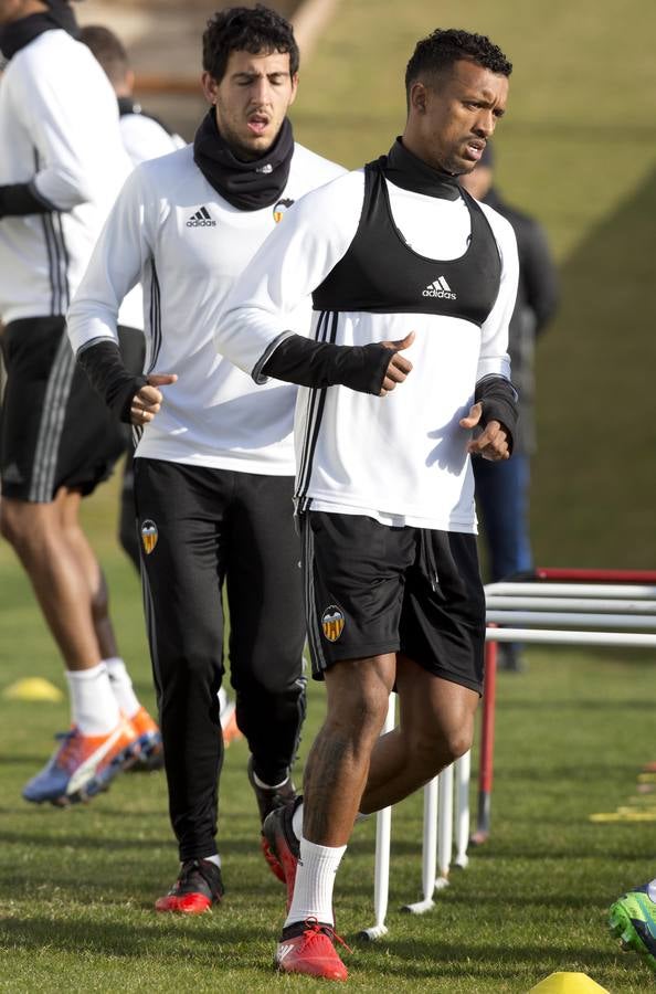 Fotos del entrenamiento del Valencia CF del viernes 30 de diciembre