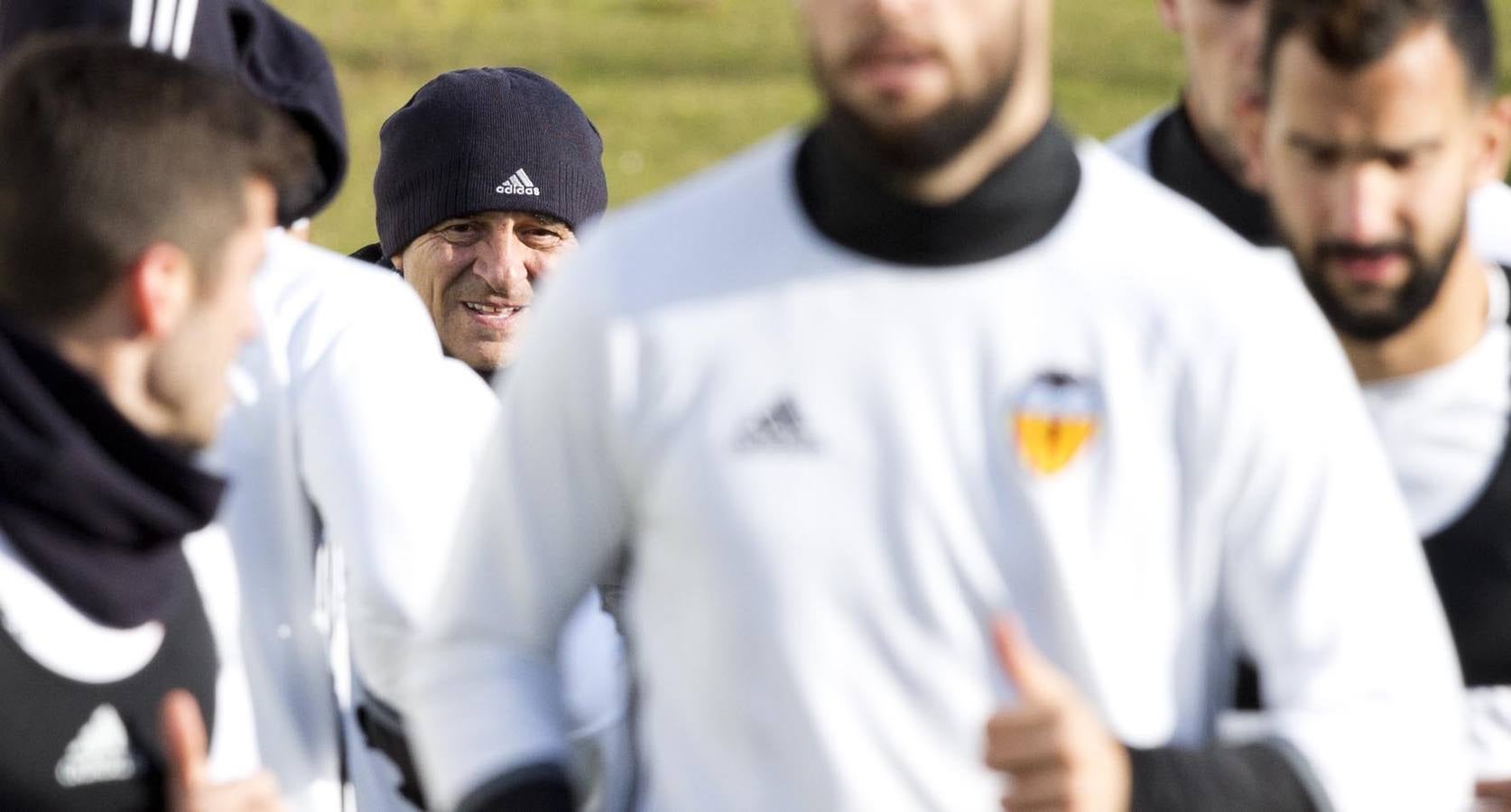 Fotos del entrenamiento del Valencia CF del viernes 30 de diciembre