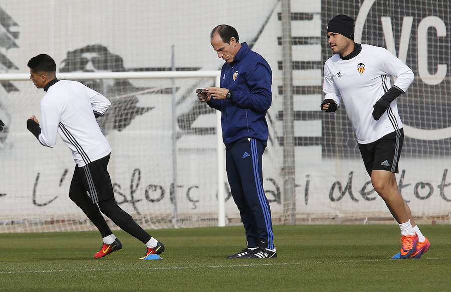 Fotos del entrenamiento del 11 de diciembre del Valencia CF