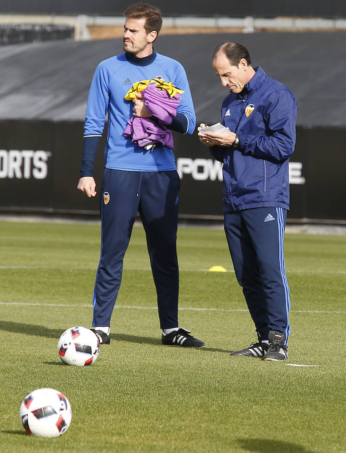 Fotos del entrenamiento del 11 de diciembre del Valencia CF