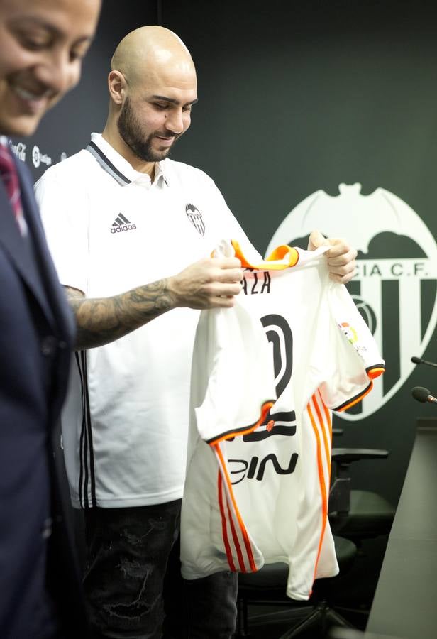 Fotos de la presentación de Zaza como jugador del Valencia CF