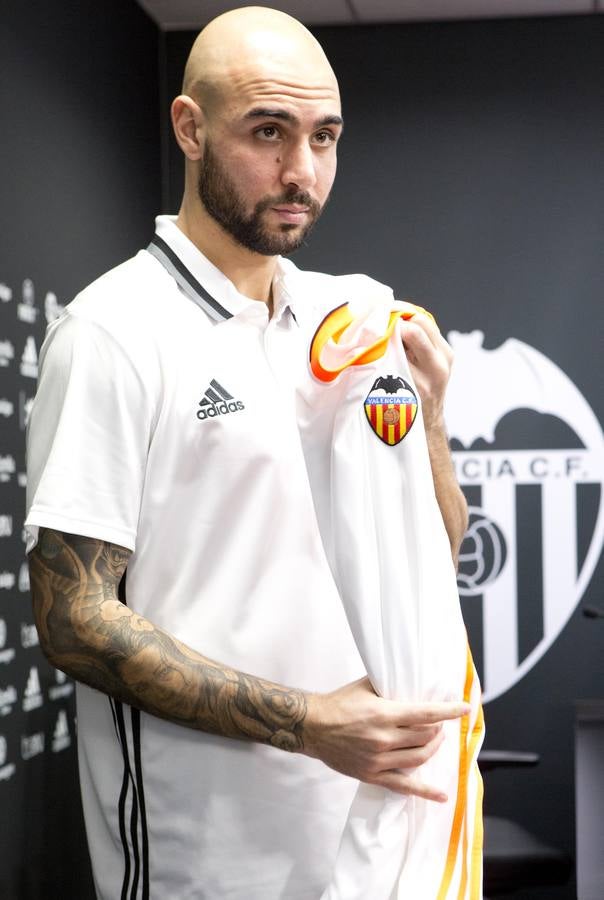 Fotos de la presentación de Zaza como jugador del Valencia CF