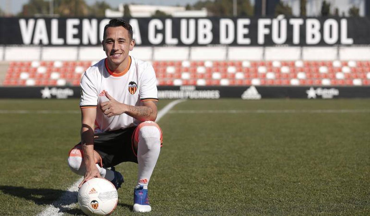 Fotos de la presentación oficial de Orellana como jugador del Valencia CF